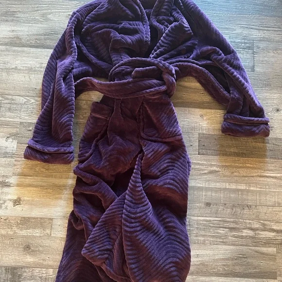 Beautiful Robe - Picture 2 of 4